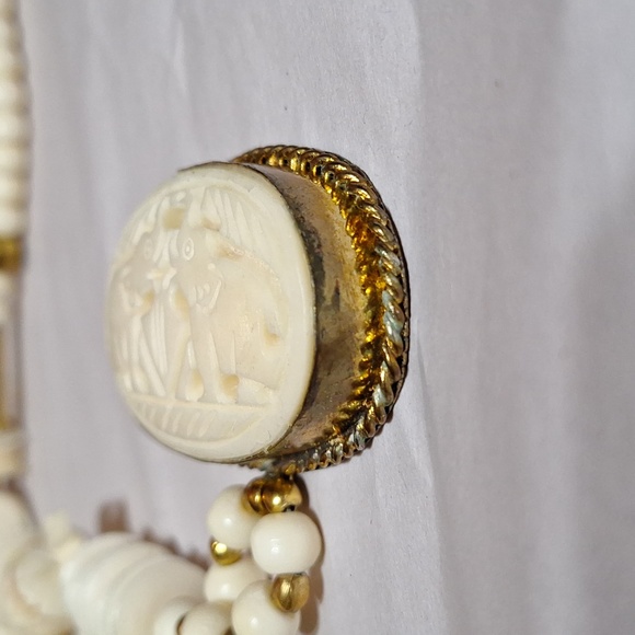 Vintage carved bone statement necklace - Picture 10 of 13
